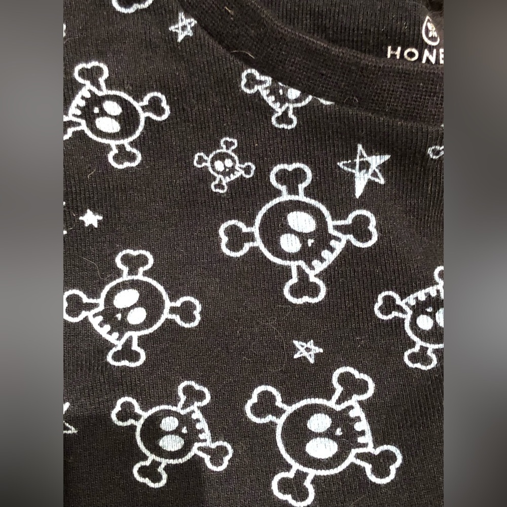 Boy sz4T bundle 2pr OshKosh jeans, Honest navy skull tee - Picture 4 of 5
